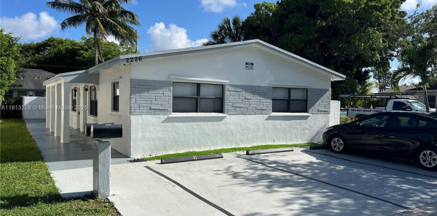 Дом в Холливуд, Флорида 2 спальни, 60.2м2 № 1970691