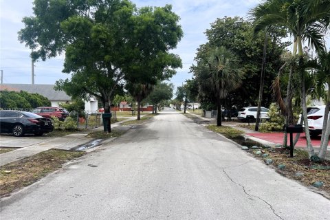 Снять в аренду виллу или дом в Холливуд, Флорида 2 спальни, 60.2м2, № 1970691 - фото 20