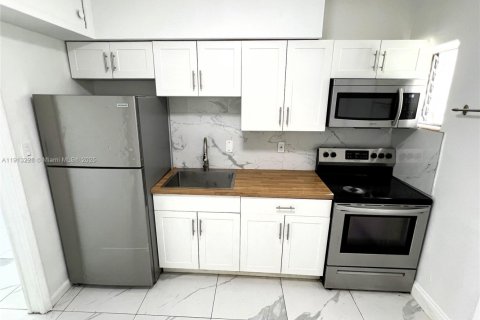 Снять в аренду виллу или дом в Холливуд, Флорида 2 спальни, 60.2м2, № 1970691 - фото 10