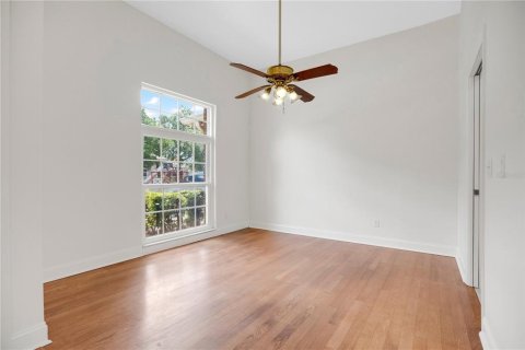 House in Oviedo, Florida 4 bedrooms, 223.43 sq.m. № 2215347 - photo 14