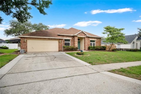 House in Oviedo, Florida 4 bedrooms, 223.43 sq.m. № 2215347 - photo 2