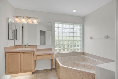 House in Oviedo, Florida 4 bedrooms, 223.43 sq.m. № 2215347 - photo 20