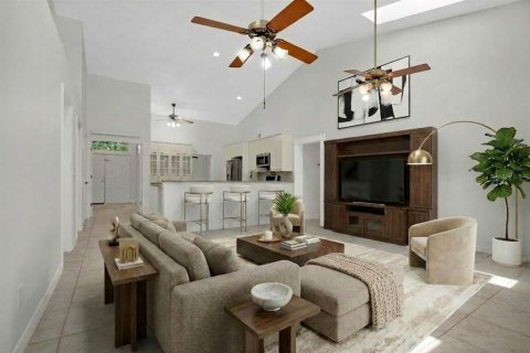 House in Oviedo, Florida 4 bedrooms, 223.43 sq.m. № 2215347 - photo 4
