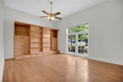 House in Oviedo, Florida 4 bedrooms, 223.43 sq.m. № 2215347 - photo 15