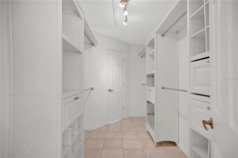 House in Oviedo, Florida 4 bedrooms, 223.43 sq.m. № 2215347 - photo 21