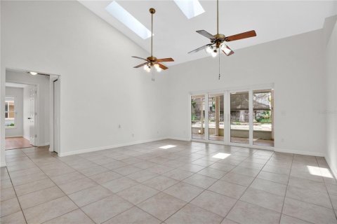 House in Oviedo, Florida 4 bedrooms, 223.43 sq.m. № 2215347 - photo 7