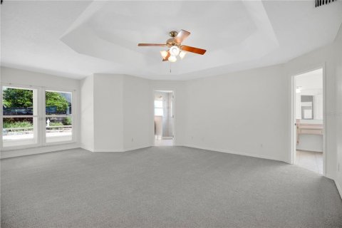 House in Oviedo, Florida 4 bedrooms, 223.43 sq.m. № 2215347 - photo 18