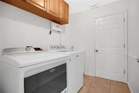 House in Oviedo, Florida 4 bedrooms, 223.43 sq.m. № 2215347 - photo 28