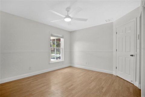 House in Oviedo, Florida 4 bedrooms, 223.43 sq.m. № 2215347 - photo 26