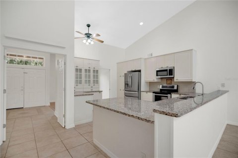 House in Oviedo, Florida 4 bedrooms, 223.43 sq.m. № 2215347 - photo 11