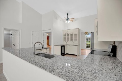House in Oviedo, Florida 4 bedrooms, 223.43 sq.m. № 2215347 - photo 12