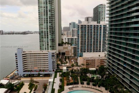 Снять в аренду кондоминиум в Майами, Флорида 2 спальни, 111.3м2, № 1990514 - фото 5