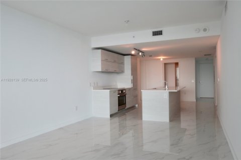 Снять в аренду кондоминиум в Майами, Флорида 2 спальни, 111.3м2, № 1990514 - фото 11