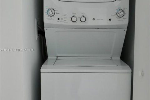 Снять в аренду кондоминиум в Майами, Флорида 2 спальни, 111.3м2, № 1990514 - фото 25