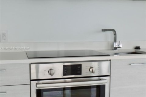 Снять в аренду кондоминиум в Майами, Флорида 2 спальни, 111.3м2, № 1990514 - фото 24