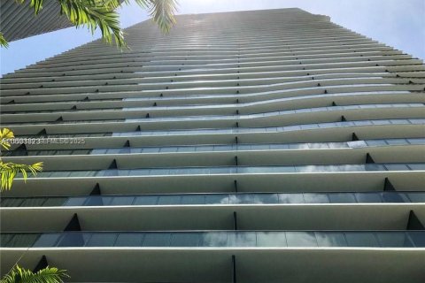 Снять в аренду кондоминиум в Майами, Флорида 2 спальни, 111.3м2, № 1990514 - фото 1