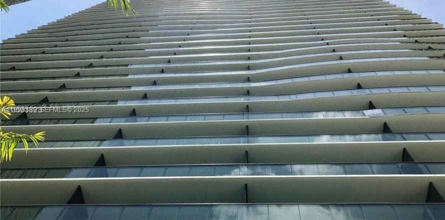 Кондоминиум с 2 спальнями в Майами, Флорида № 1990514