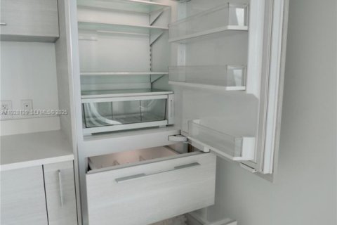 Снять в аренду кондоминиум в Майами, Флорида 2 спальни, 111.3м2, № 1990514 - фото 23