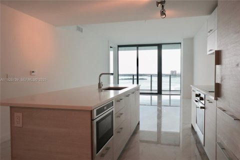 Снять в аренду кондоминиум в Майами, Флорида 2 спальни, 111.3м2, № 1990514 - фото 7