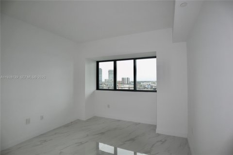 Снять в аренду кондоминиум в Майами, Флорида 2 спальни, 111.3м2, № 1990514 - фото 19