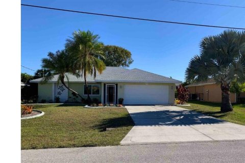 Villa ou maison à vendre à Rotonda, Floride: 3 chambres, 130.81 m2 № 1550722 - photo 1