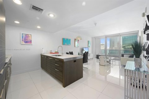 Condominio en venta en Miami, Florida, 1 dormitorio, 76.37 m2 № 1704119 - foto 3