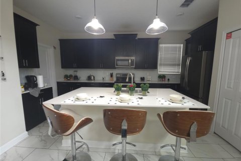 House in Davenport, Florida 5 bedrooms, 286.23 sq.m. № 2211767 - photo 7