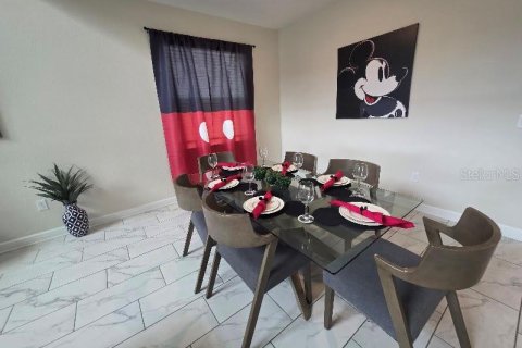 House in Davenport, Florida 5 bedrooms, 286.23 sq.m. № 2211767 - photo 6