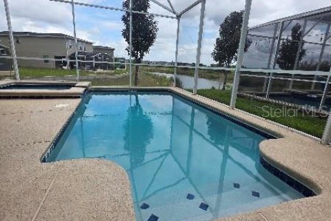 House in Davenport, Florida 5 bedrooms, 286.23 sq.m. № 2211767 - photo 30