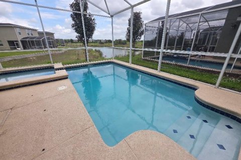 House in Davenport, Florida 5 bedrooms, 286.23 sq.m. № 2211767 - photo 29