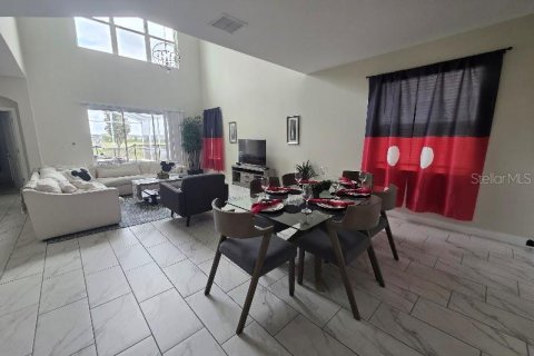 House in Davenport, Florida 5 bedrooms, 286.23 sq.m. № 2211767 - photo 5