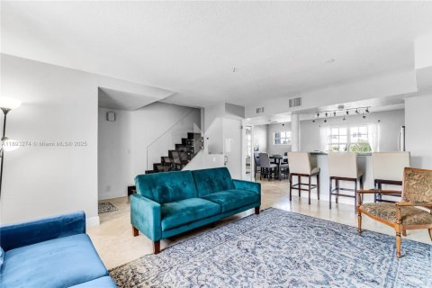 Adosado en alquiler en Hollywood, Florida, 3 dormitorios, 168.62 m2 № 1945249 - foto 2