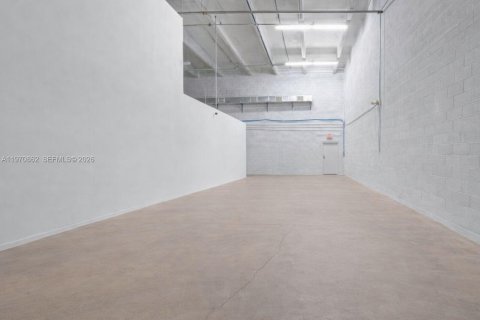 Commercial property in Doral, Florida № 2033142 - photo 18