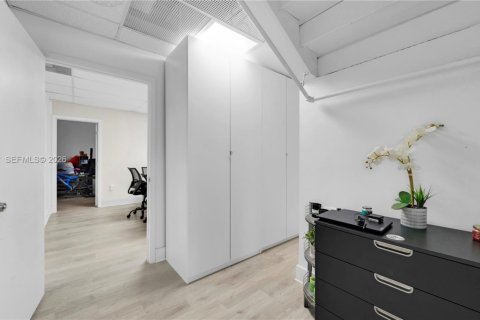 Commercial property in Doral, Florida № 2033142 - photo 8