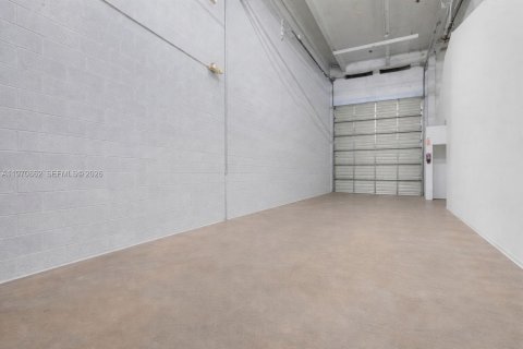 Commercial property in Doral, Florida № 2033142 - photo 14