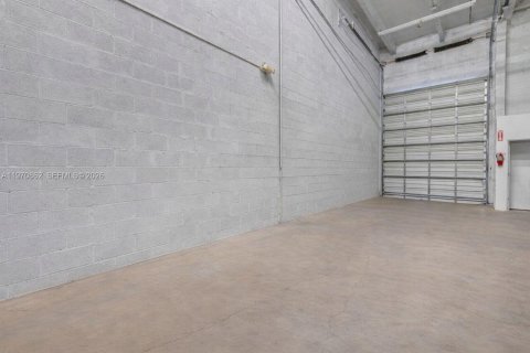 Commercial property in Doral, Florida № 2033142 - photo 15