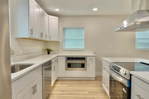 Casa en venta en Brandon, Florida, 4 dormitorios, 167.41 m2 № 1910020 - foto 9