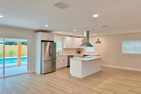 Casa en venta en Brandon, Florida, 4 dormitorios, 167.41 m2 № 1910020 - foto 10