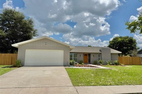 Casa en venta en Brandon, Florida, 4 dormitorios, 167.41 m2 № 1910020 - foto 1