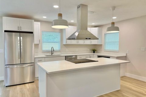 Casa en venta en Brandon, Florida, 4 dormitorios, 167.41 m2 № 1910020 - foto 8