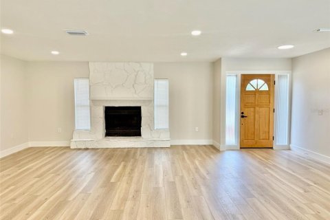 Casa en venta en Brandon, Florida, 4 dormitorios, 167.41 m2 № 1910020 - foto 4