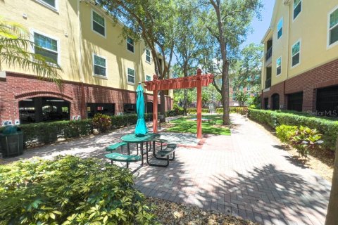 Condominio en venta en Tampa, Florida, 1 dormitorio, 96.99 m2 № 1723908 - foto 1