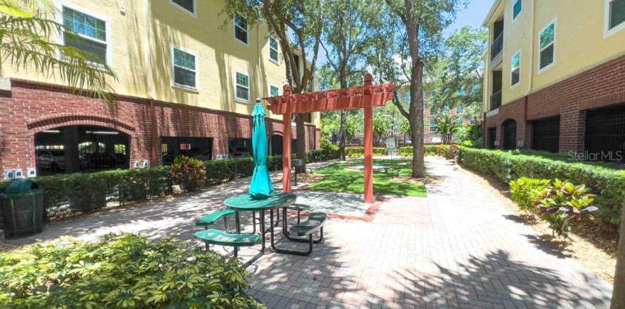 Condominio en Tampa, Florida, 1 dormitorio № 1723908