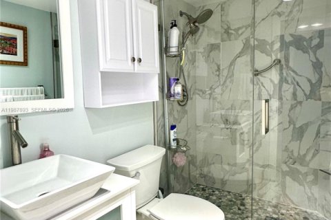 Condominio en venta en Hallandale Beach, Florida, 1 dormitorio, 80.82 m2 № 2051180 - foto 24