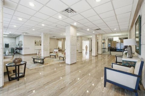 Condominio en venta en Hallandale Beach, Florida, 1 dormitorio, 80.82 m2 № 2051180 - foto 27