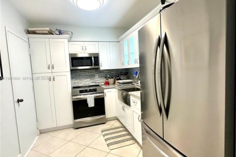 Condominio en venta en Hallandale Beach, Florida, 1 dormitorio, 80.82 m2 № 2051180 - foto 9