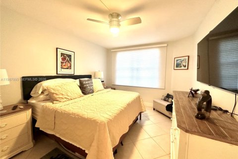 Condominio en venta en Hallandale Beach, Florida, 1 dormitorio, 80.82 m2 № 2051180 - foto 21