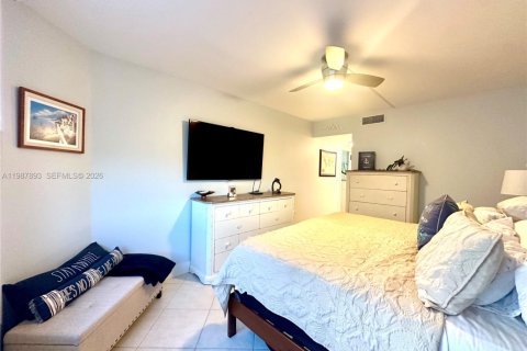 Condominio en venta en Hallandale Beach, Florida, 1 dormitorio, 80.82 m2 № 2051180 - foto 17