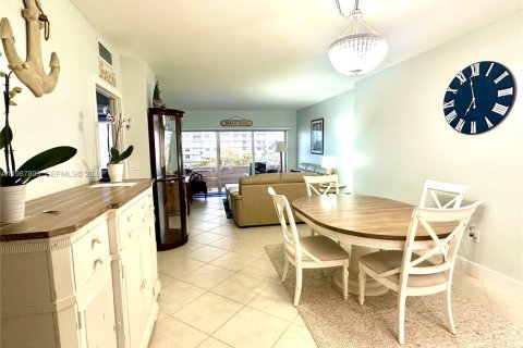 Condominio en venta en Hallandale Beach, Florida, 1 dormitorio, 80.82 m2 № 2051180 - foto 12