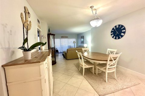 Condominio en venta en Hallandale Beach, Florida, 1 dormitorio, 80.82 m2 № 2051180 - foto 13
